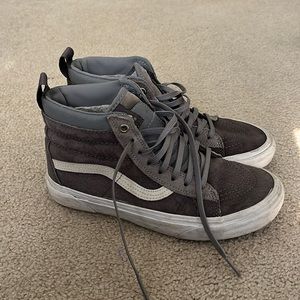 Sherpa Lined Waterproof vans. Women’s size 6.5. Grey